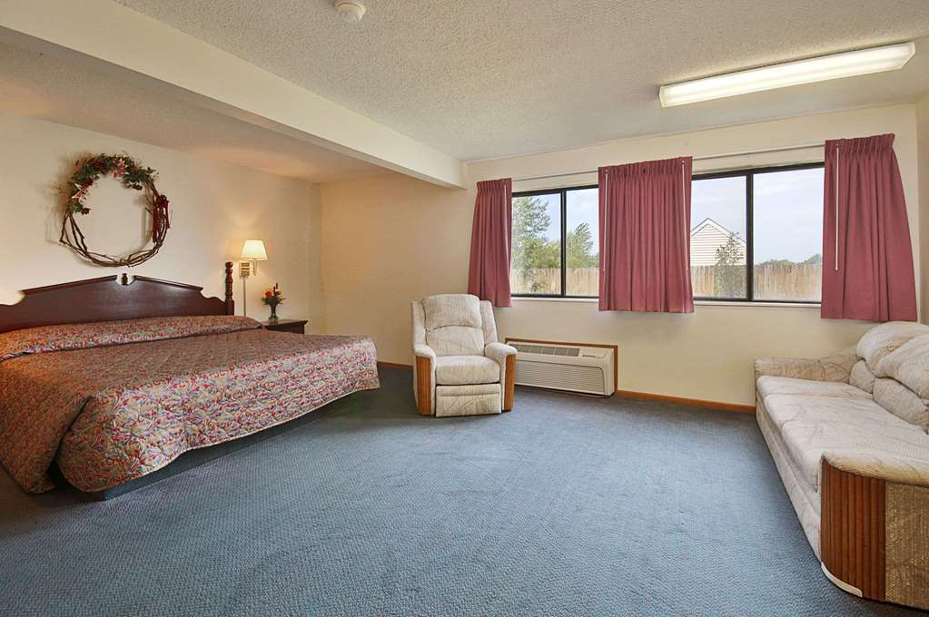 Super 8 Winterset Hotel Room photo